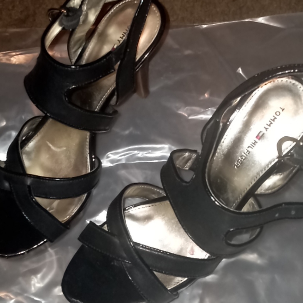 Tommy Hilfiger Black Stilletos size 7. Worn twice